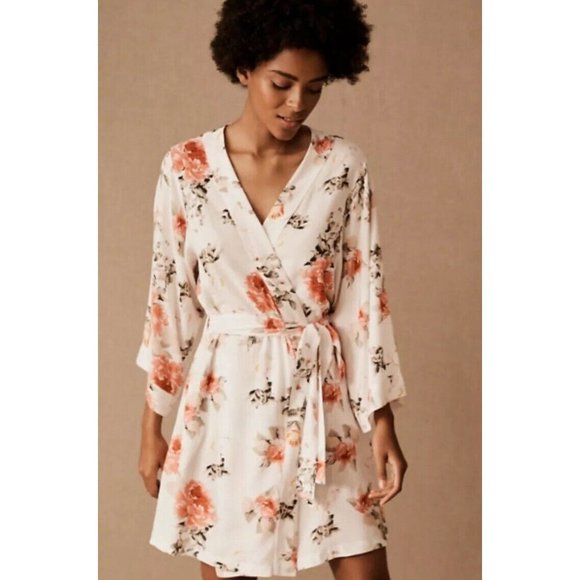 NEW Yumi Kim Vala Wrap Robe Size Medium True Love Floral Z388-21